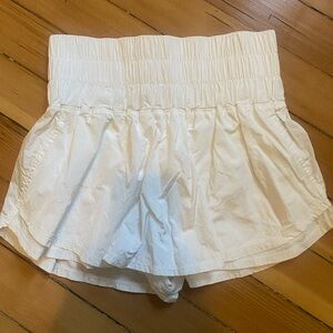 Free people the way home skort sz medium. In excellent condition! White
